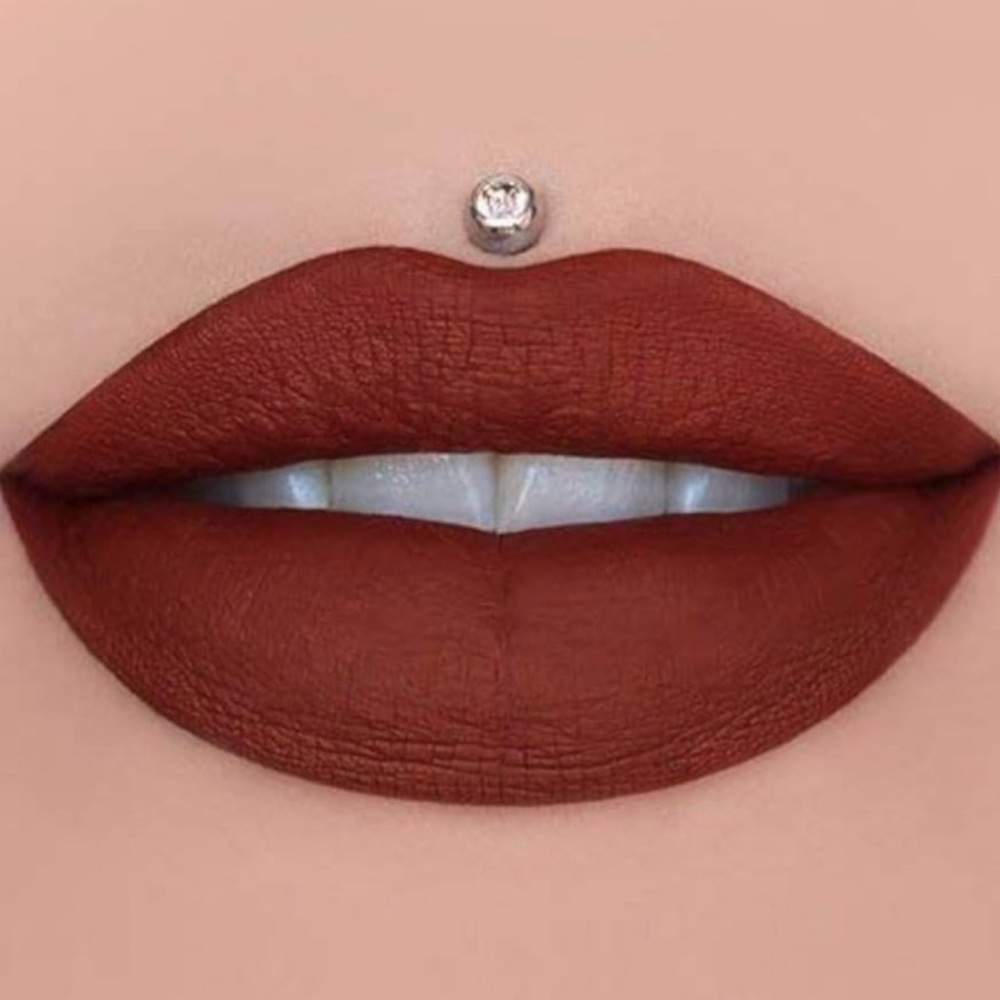 Jeffree Star Velour Liquid Lipstick - Designer Blood - Matte Deep Red